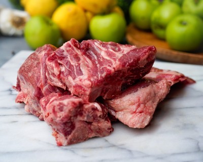Свинина на кости охлаждённая 1 кг - купить в Усабаше
